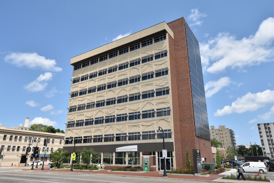 Primary Photo Of 3970 N Oakland Ave, Shorewood Medical For Lease