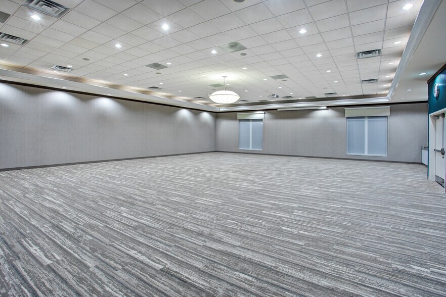 More Photos Of 1300 Cinema Way, Benton Harbor Hotel For Sale