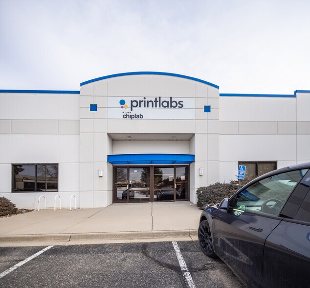 More Photos Of 6586 S Kenton St, Centennial Showroom For Lease