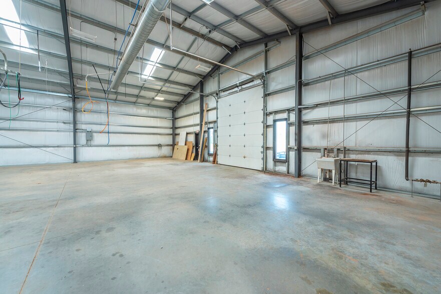 More Photos Of 25 Reeds Way, Flat Rock Warehouse For Lease