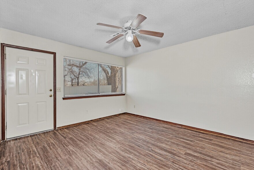 More Photos Of 210 NW North St, Minco Apartments For Sale
