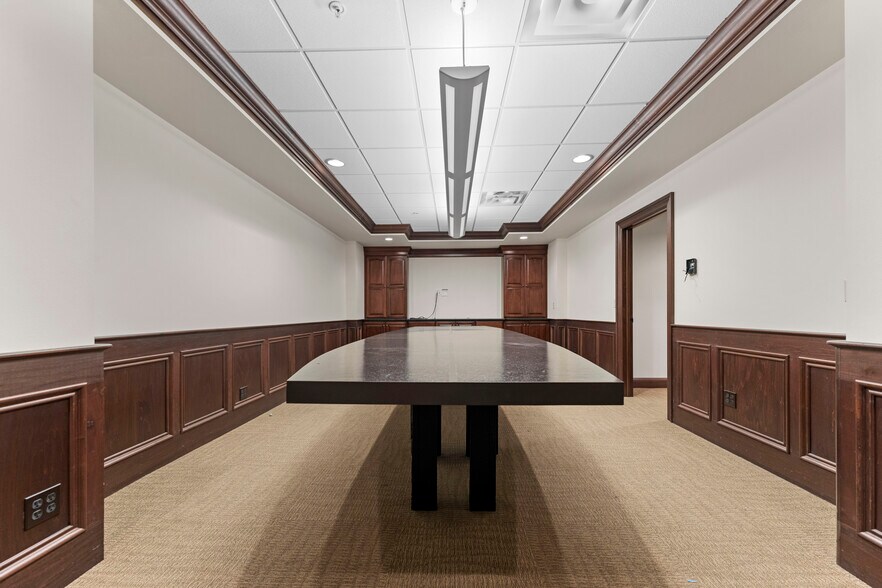 More Photos Of 526 2nd Ave SE, Cedar Rapids Office For Sale