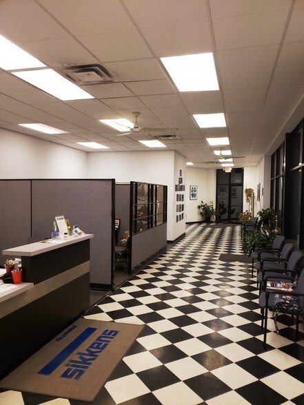 More Photos Of 705 Cardinal Ln, Hartland Auto Repair For Sale