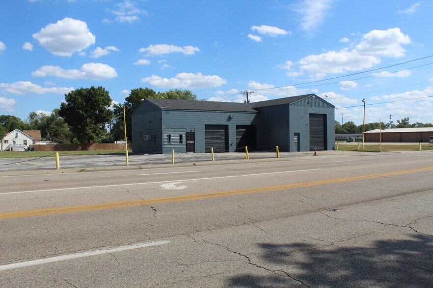 More Photos Of 310 Mccambridge Ave, Madison Auto Repair For Sale