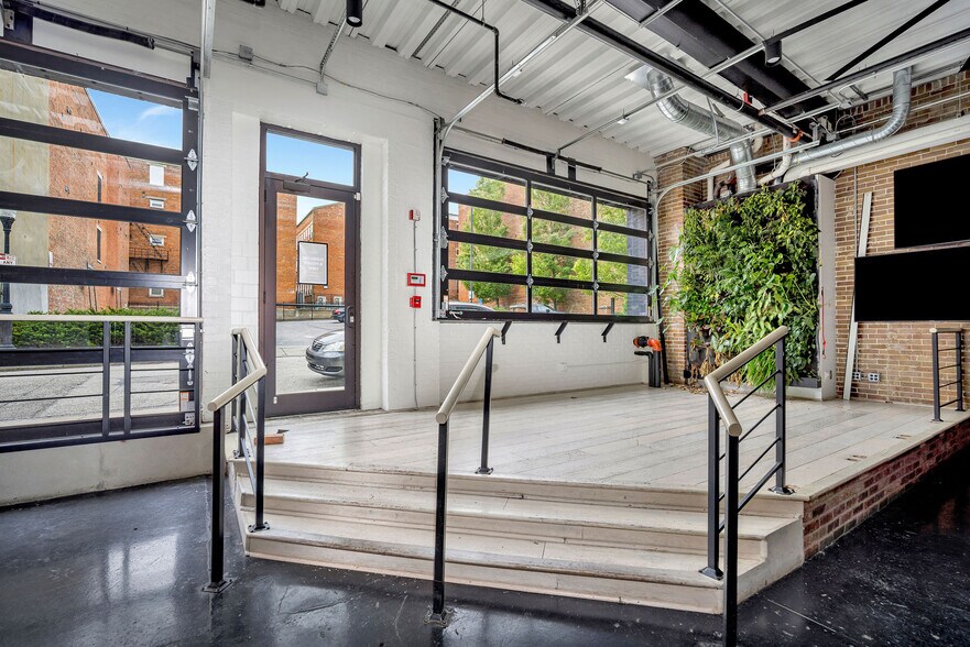 More Photos Of 331 E 13th St, Cincinnati Bar For Sale