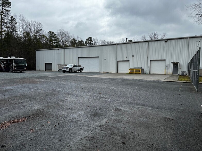 More Photos Of 1127 Curtis St, Monroe Light Manufacturing For Lease