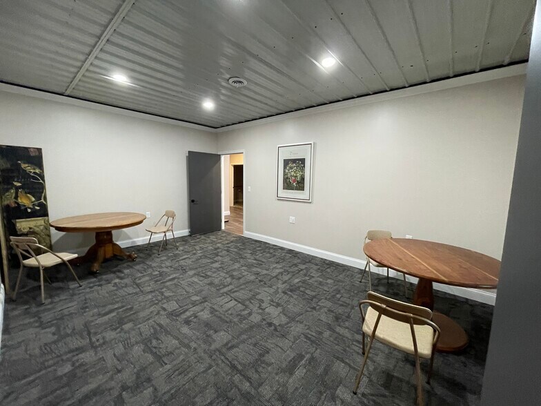 More Photos Of 1655 Plett Rd, Cadillac Office Residential For Lease