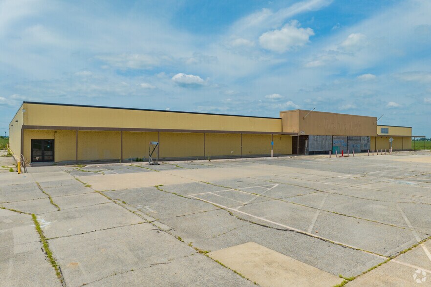 More Photos Of 1100 MO Hwy 84 W, Caruthersville Freestanding For Sale