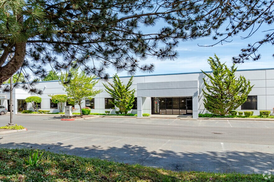 More Photos Of 18900 8th Ave S, Seatac Warehouse For Lease