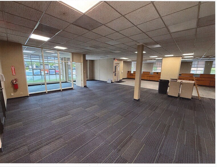 More Photos Of 2-6 N Main St, Wallingford Bank For Lease