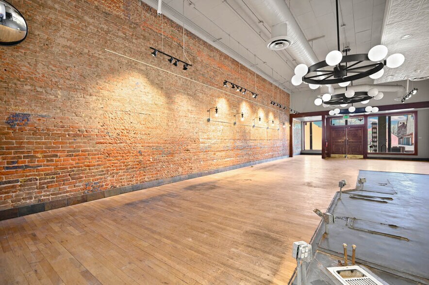 More Photos Of 106 W San Francisco St, Santa Fe General Retail For Lease