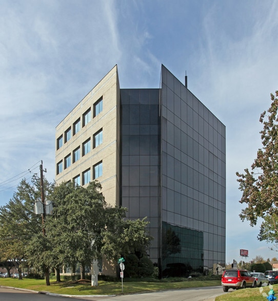 More Photos Of 5225 Katy Fwy, Houston Office For Lease