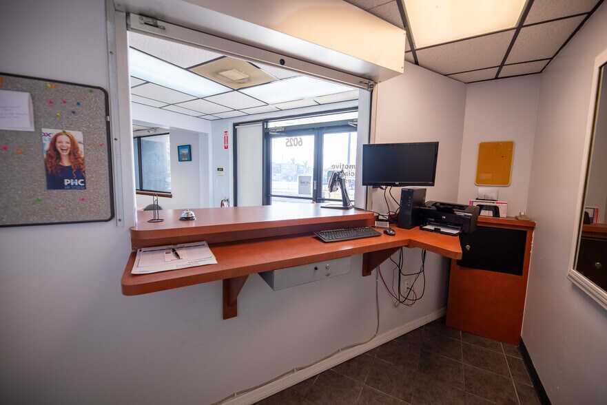 More Photos Of 6025 N Dale Mabry Hwy, Tampa Storefront Retail Office For Lease