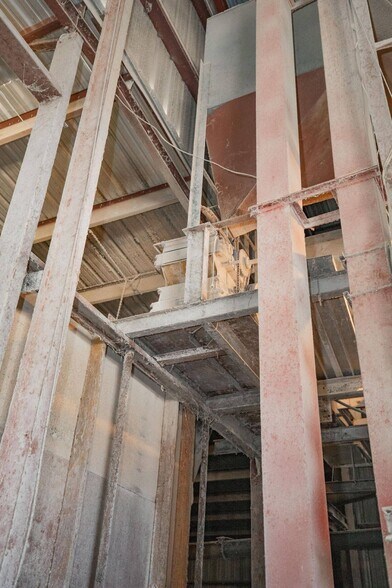 More Photos Of 9705 SE 1300th Rd, Humansville Industrial For Sale