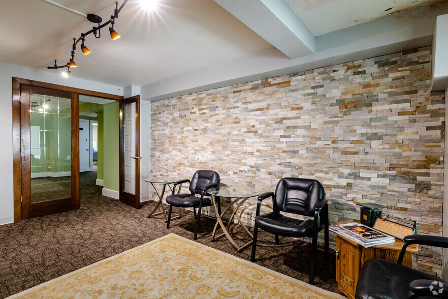 More Photos Of 115 7th St, Rockford Medical For Sale