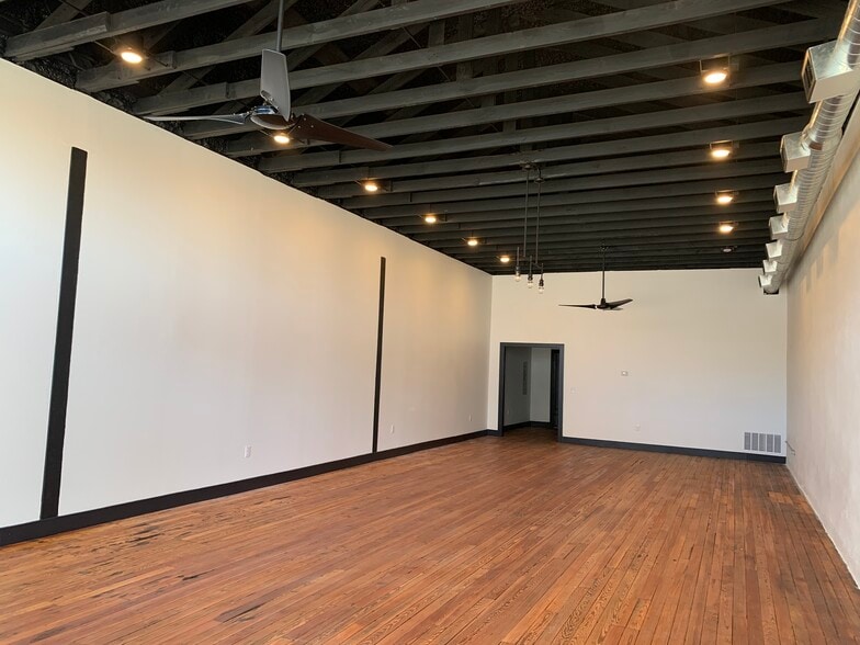 More Photos Of 106 N Main St, Grand Saline Storefront For Sale