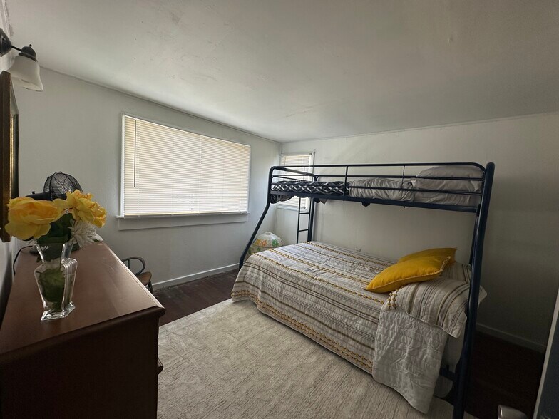 More Photos Of 703 Park Ave, Lakeside Specialty For Sale