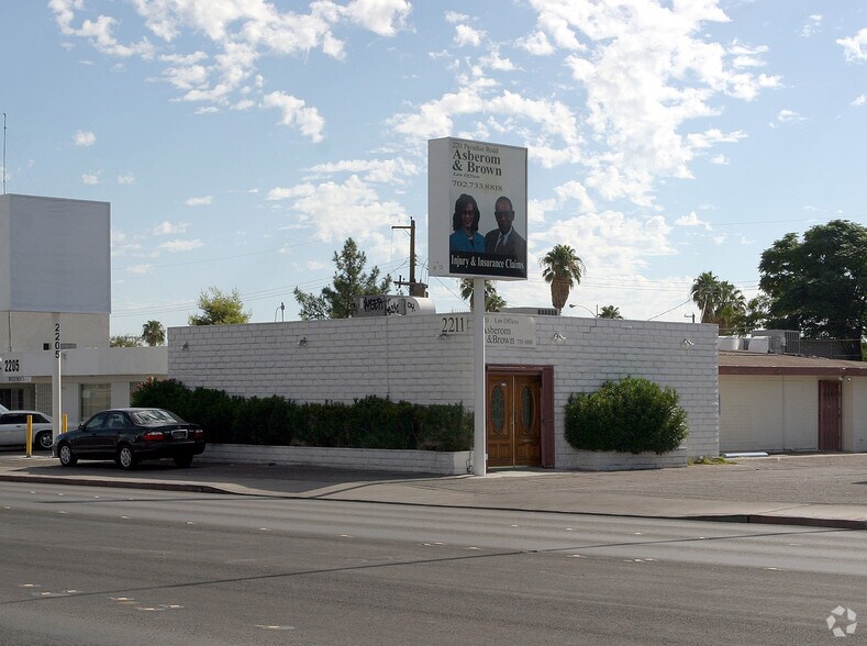 More Photos Of 2211 Paradise Rd, Las Vegas Office For Lease