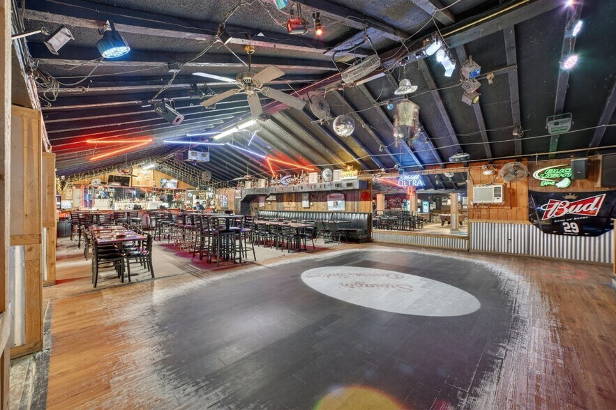 More Photos Of 304 FM 148, Terrell Sports And Entertainment For Sale