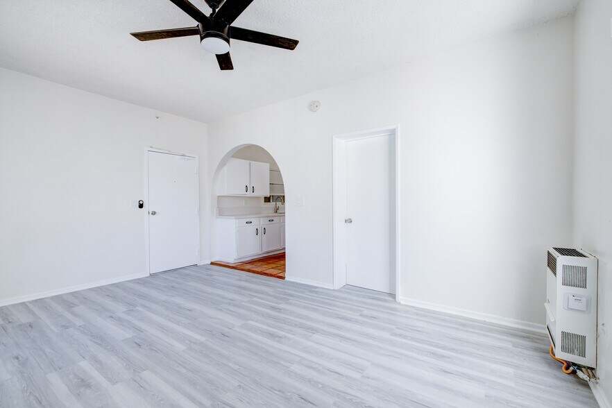 More Photos Of 19 Wavecrest Ave, Venice Apartments For Sale