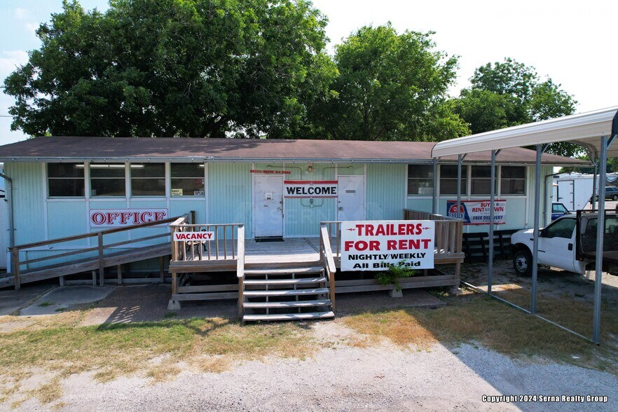 More Photos Of 431 N Sunset Strip St, Kenedy Trailer Camper Park For Sale
