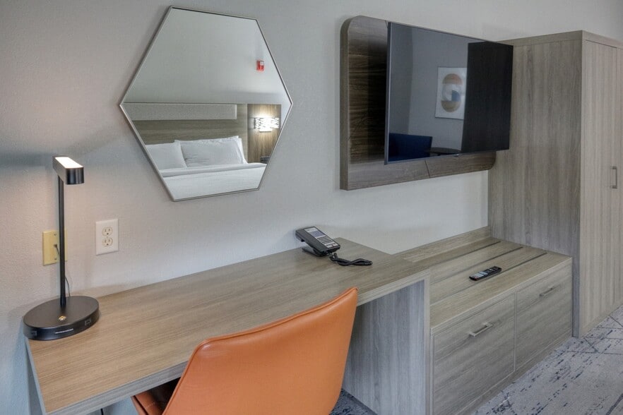 More Photos Of 46300 Interstate 10, Winnie Hotel For Sale