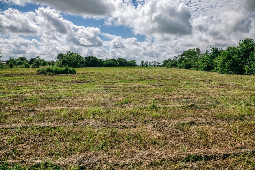 More Photos Of TBD FM 60, Snook Land For Sale