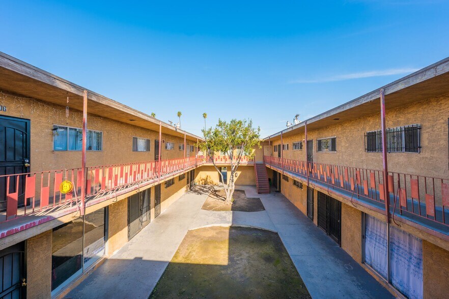 More Photos Of 601 W 82nd St, Los Angeles Apartments For Sale