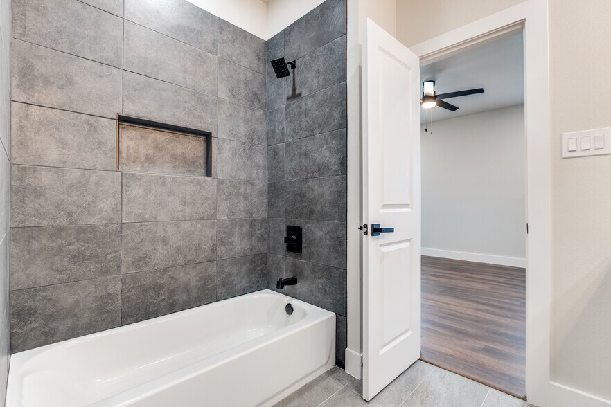 More Photos Of 6655 Mountain Trl, Dallas Apartments For Sale