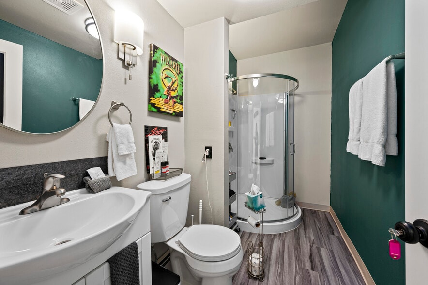 More Photos Of 502 Main Street, New Castle Hotel For Sale