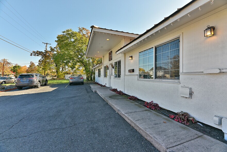 More Photos Of 1213 W Main St, Medford Restaurant For Sale