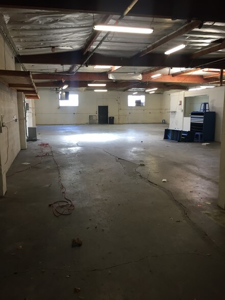 More Photos Of 900 W Hyde Park Blvd, Inglewood Warehouse For Lease