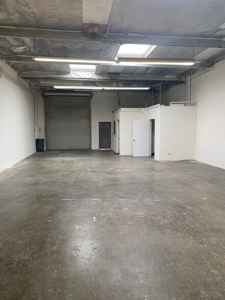 More Photos Of 6733-6735 Suva St, Bell Gardens Warehouse For Lease