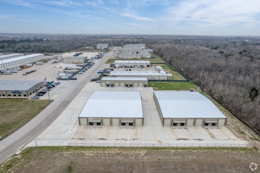 More Photos Of 4303-4307 Chance Ln, Rosharon Warehouse For Lease