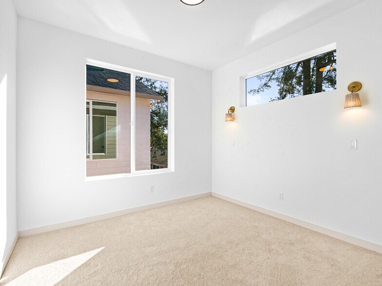 More Photos Of 7468 Tolman St, Portland Multifamily For Sale