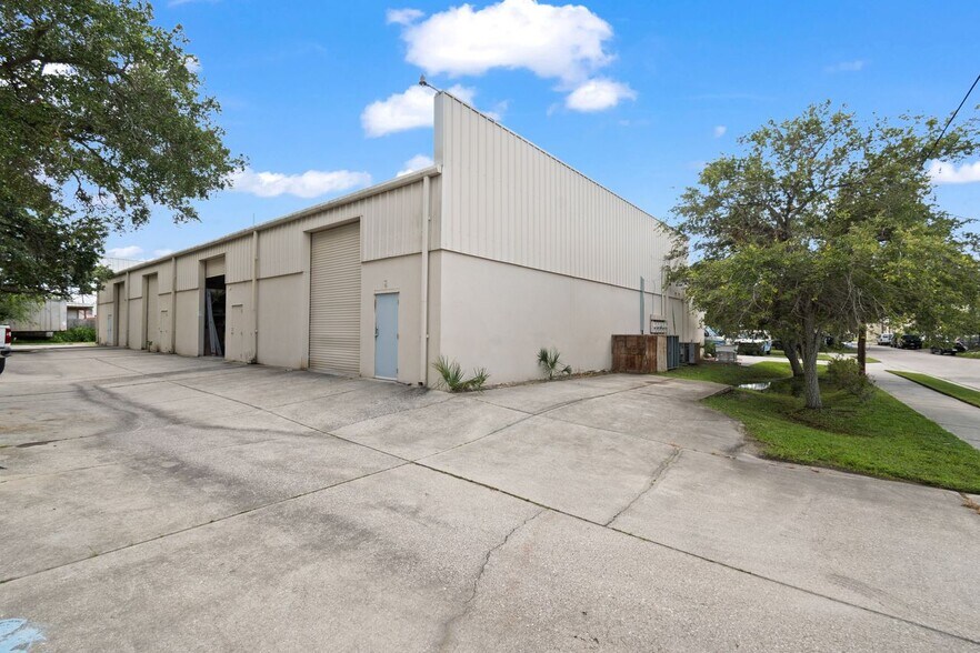 More Photos Of 2239 15th St, Sarasota Warehouse For Sale