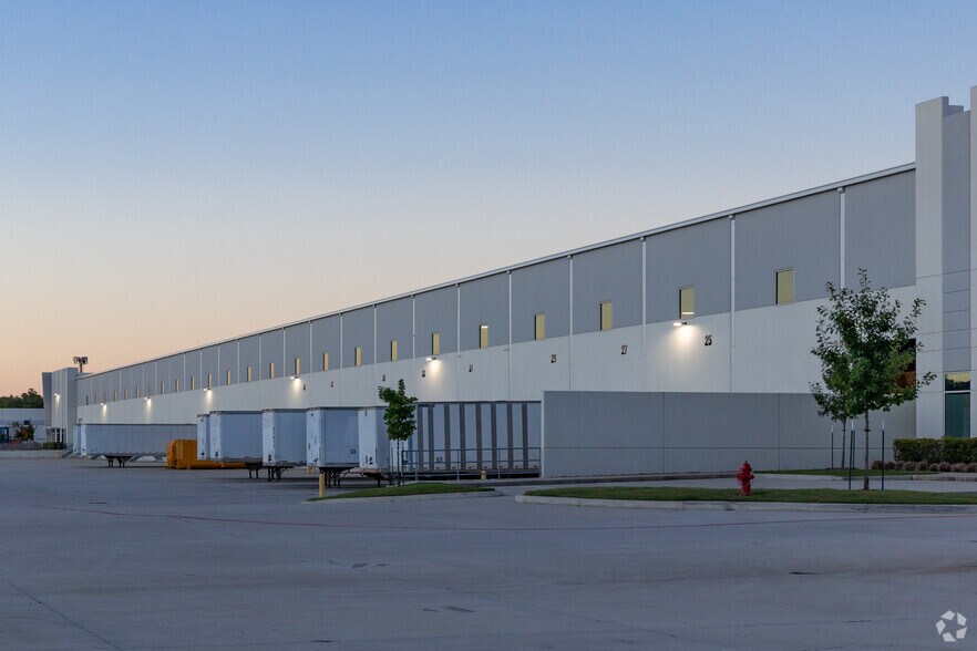 More Photos Of 8221 Volta Dr, Humble Distribution For Lease