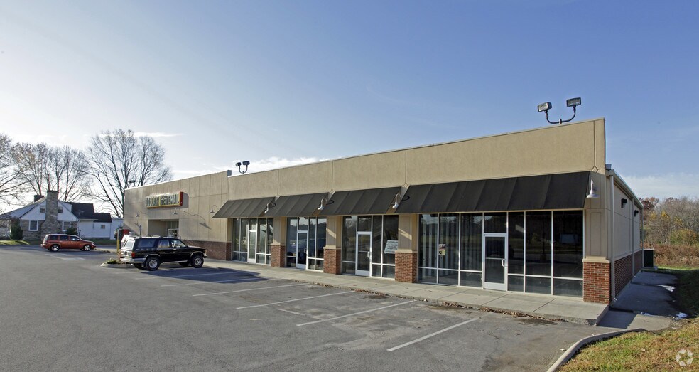 More Photos Of 1846 S Main St, Crossville Convenience Store For Sale