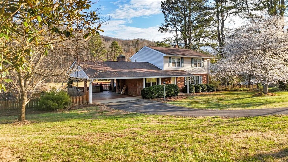 More Photos Of 1356 Coopers Cove Rd, Hardy Specialty For Sale