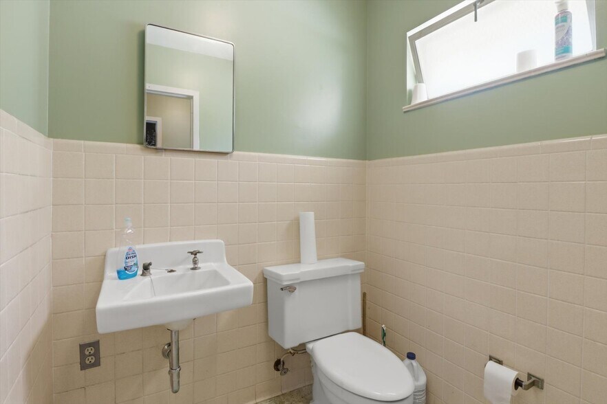 More Photos Of 18150 SE 72 Ave, Inglis Office For Sale