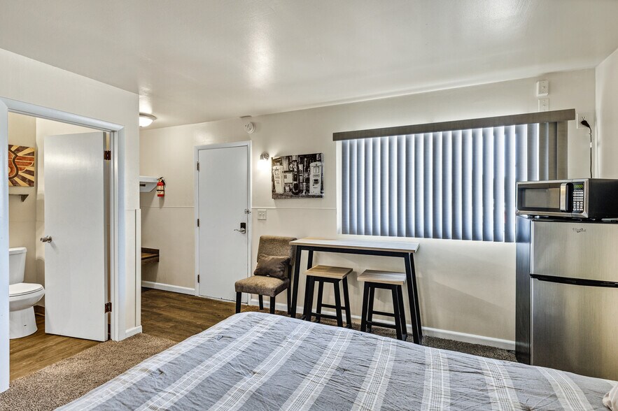 More Photos Of 808 Caribou St, Simla Hospitality For Sale