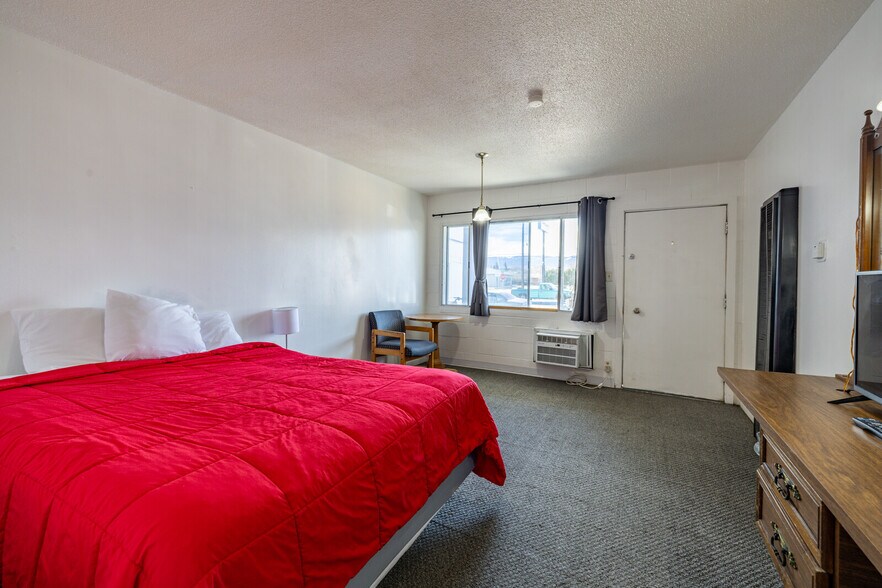 More Photos Of 440 E A St, Casper Hotel For Sale