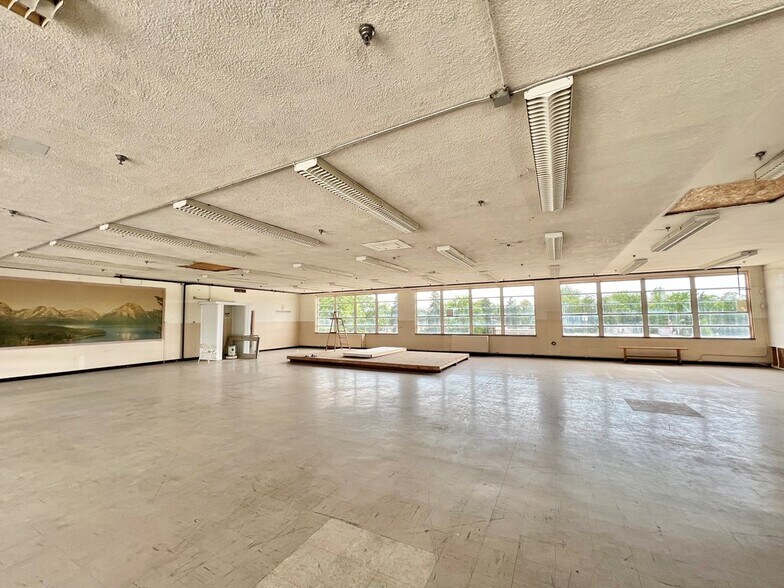 More Photos Of 521 S Market St, Galion Manufacturing For Sale