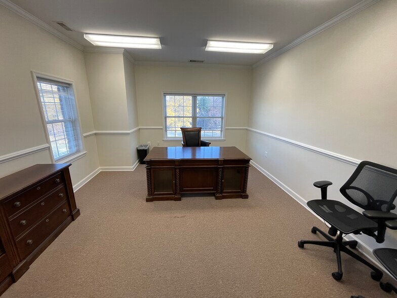 More Photos Of 23077 Three Notch Rd, California Office For Sale