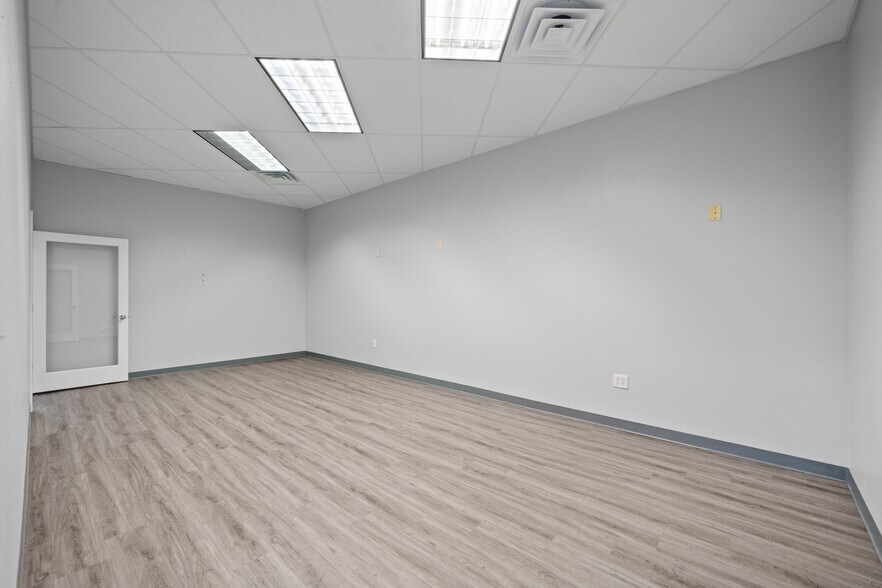 More Photos Of 1803 Airport Rd, Hot Springs General Retail For Lease