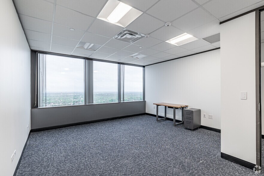More Photos Of 7550 W Interstate 10, San Antonio Office For Lease