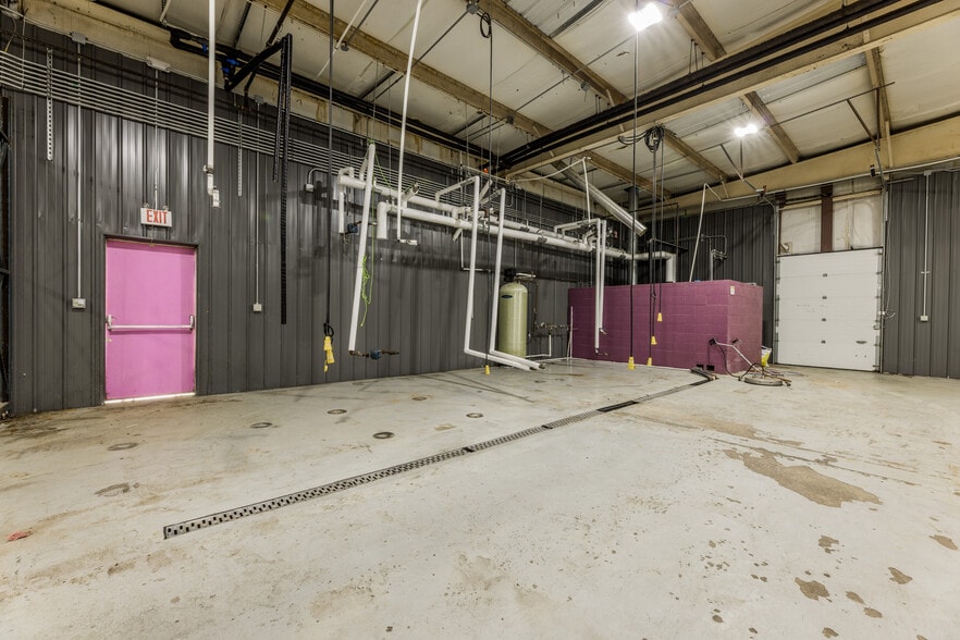 More Photos Of 535 W Poplar St, Fayetteville Warehouse For Lease