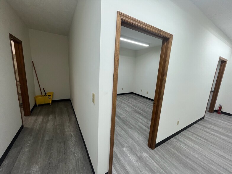 More Photos Of 109 Elliott Industrial Dr, Woodstock Flex For Lease