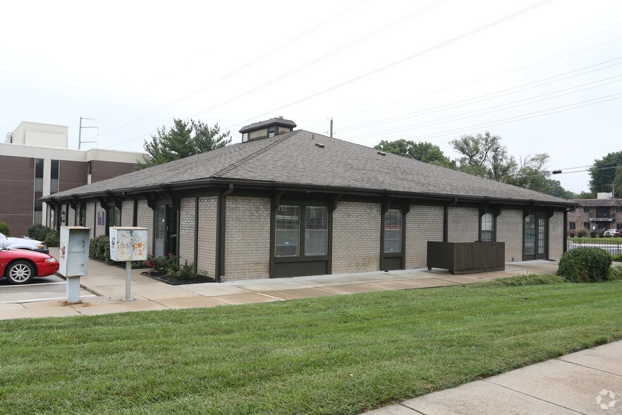Primary Photo Of 10200-10220 W 87th St, Overland Park Coworking Space