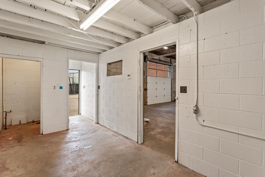 More Photos Of 1128 S Elgin Ave, Tulsa Warehouse For Lease